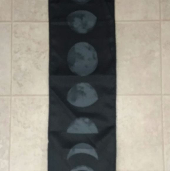 Moon Phases Tapestry - Picture 2 of 3